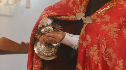 Ceremonija posvećivanja vode u crkvi Svetog Guka u selu Zarne ​