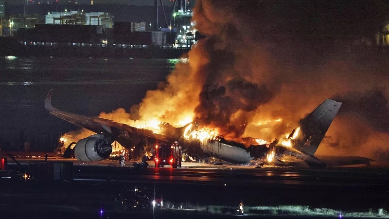 جاپان: شدید زلزلے کے بعد طیارہ حادثہ، دو طیاروں کی ٹکر، 5 افراد ہلاک