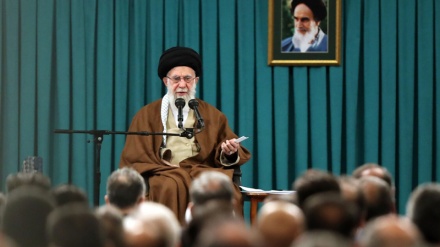 İmam Xamenei ölkənin iqtisadi fəalları ilə görüşdü