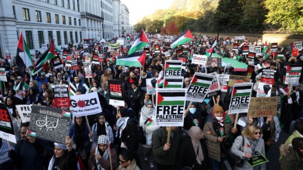 امریکہ اور یورپ کے مختلف شہروں میں مظلوم فلسطینی عوام کی حمایت میں زبردست مظاہرے (ویڈیو) 