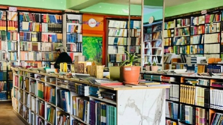 جمع آوری کتاب های «خلاف شریعت» از کتابفروشی های کابل
