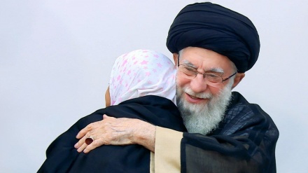 رہبر انقلاب اسلامی سے شہید پوریا احمدی کی بیٹی حلما کی درخواست