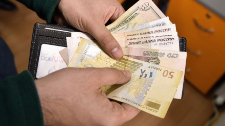 Rusiya və Azərbaycan arasında pul köçürmələri çətinləşib