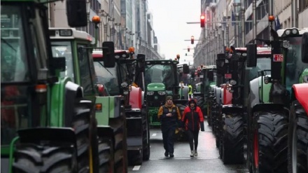 Neredi u Briselu: Policija na poljoprivrednike krenula vodenim topovima