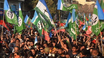 پاکستان کے انتخابی نتائج میں مبینہ ردوبدل پر سیاسی جماعتوں کا احتجاج