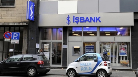 Türkiyə bankları Rusiya şirkətlərinin hesablarını bağlayırlar