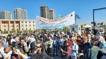  ناڕەزایەتی دەربڕێن بەرامبەر بە نەدرانی مووچەی فەرمانبەرانی هەرێمی کوردستان تا جێبەجێکرانی داخوازەکان بەردەوام دەبێ