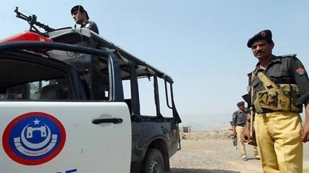 ڈیرہ اسمٰعیل خان : پولیس گاڑی پر بم دھماکہ 5 اہلکار جاں بحق 4 زخمی