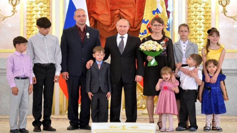 Putin Rusiya xalqını daha çox övlad dünyaya gətirməyə çağırıb