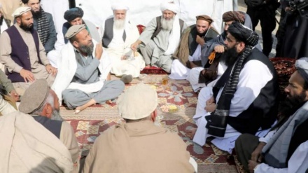 بازدید مولوی عبدالکبیر از کمپ مهاجران بازگشت کننده در تورخم