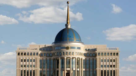 Hikûmeta Qazaqistanê wêda çû