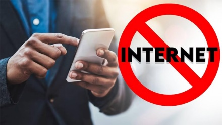 ہندوستان کے زیر انتظام کشمیر کے دو اضلاع میں دفعہ 144، موبائل اور انٹرنیٹ خدمات بھی بند، وجہ کیا ہے؟