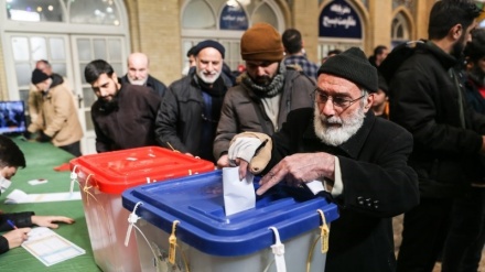 تہران میں ایران کے عام انتخابات کے لیے ووٹنگ 