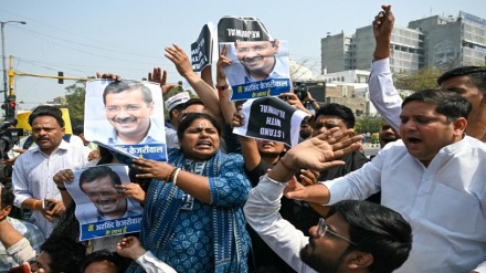 دہلی کے وزیر اعلیٰ کی گرفتاری کے خلاف مظاہرے، کئی عآپ لیڈر گرفتاراور نظربند