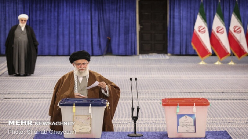 ایران میں عام انتخابات کا آغاز ، رہبر انقلاب اسلامی نے اپنا ووٹ ڈال دیا