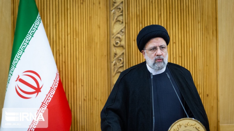 Iranski predsjednik pohvalio dobar odziv na izborima prije puta u Alžir