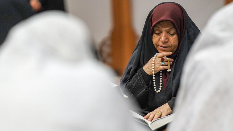 Učenje džuzeva Kur\'ana u mauzoleju Šahčerag (a.s)