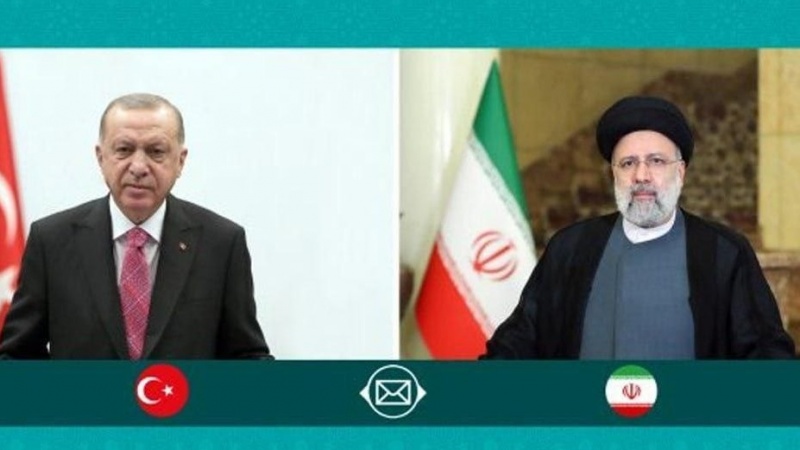 Prezident Rəisi Türkiyəli həmkarı ilə danışıb