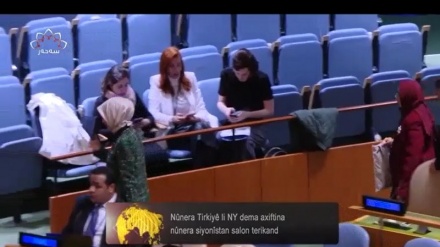 Nunera Tirkiyê li NY dema axiftina nunera siyonîstan salon terikand