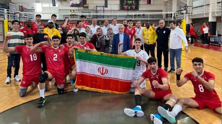 İranın məktəbli voleybol komandası dünya çempionu olub