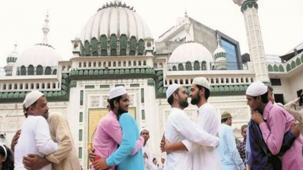 ہندوستان اور بنگلہ دیش میں آج عید الفطر انتہائی مذہبی جوش وعقیدت کے ساتھ منائی جارہی ہے