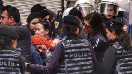 Turska policija napala i uhapsila pristalice Palestine u Istanbulu