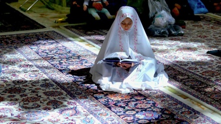 Učenje Časnog Kur'ana u iranskoj džamiji Goharšad