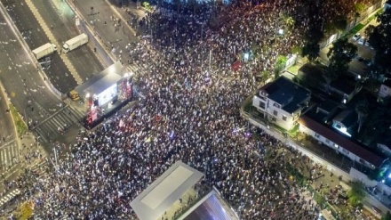 Desetine hiljada ljudi u Tel Avivu protestovalo protiv Netanyahua i rata