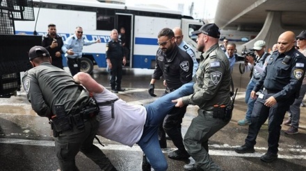 پەلاماری چەکدارانی زایۆنیست بۆسەر ناڕازیەکانی شەڕ لە تلاویڤ