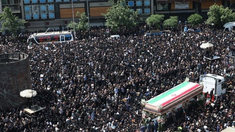 Milioni ljudi u Teheranu prisustvuju ispraćaju i dženazi predsjednika Raisija