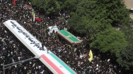 Tehran xalqı İnqilabın şəhid övladı ilə vidalaşdı