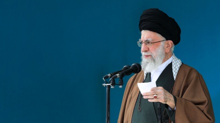 رهبر انقلاب اسلامی ایران: امیدواریم خداوند رئیس جمهور را به آغوش ملت برگرداند