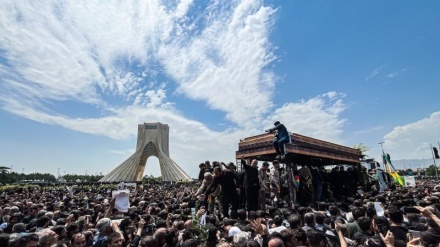 تہران میں صدر ابراہیم رئیسی اور ان کے ساتھی شہدائے خدمت کا جلوس جنازہ