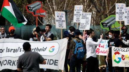 گوگل کانفرنس کی عمارت کے باہر فلسطین کے حامیوں کا دھرنا 