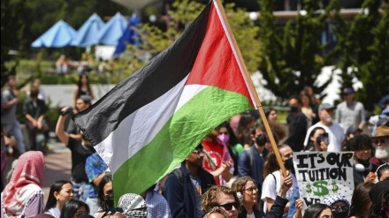 فلسطین کی حمایت میں جارج واشنگٹن یونیورسٹی کی گریجویشن تقریب کے کچھ مناظر (ویڈیو)