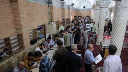 ایران: ووٹنگ کی مدت رات 8 بجے تک بڑھا دی گئی