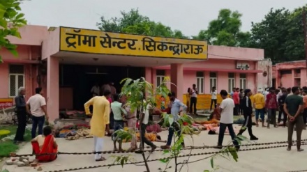 ہندوستان کی ریاست اترپردیش کے ضلع ہاتھرس میں مذہبی تقریب میں بھگدڑ، 100 سے زيادہ ہلاک ، کئی زخمی