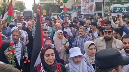 ساحة فلسطين في طهران تستقبل ذوي شهداء غزة