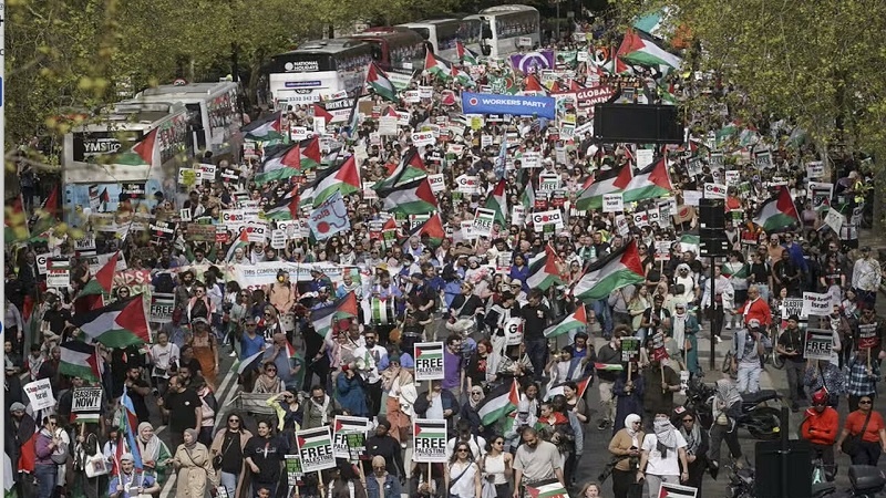 لندن میں ہزاروں فلسطینی حامیوں کا اسرائیل مخالف مظاہرہ ، نئے وزیر اعظم اسٹارمر کو فلسطین کے حامیوں کا انتباہ