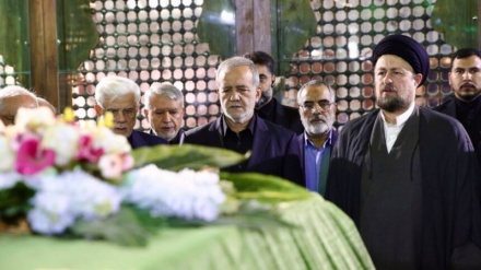 Iranski predsjednik i članovi vlade obnovili odanost Imamu Homeiniju