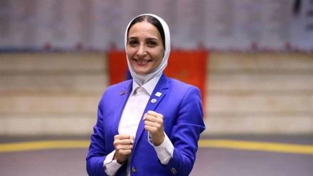 İran'ın İlk Kadın Tekvando Hakemi Paris'e Gitti