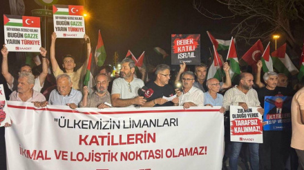 Turski građani protestovali protiv pristajanja američkog broda u Izmiru