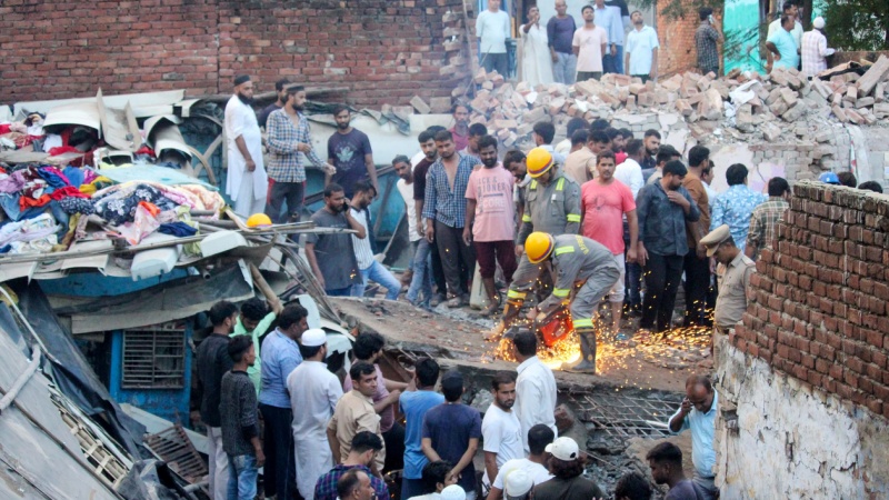 ہندوستان: میرٹھ میں تین منزلہ عمارت منہدم ہونے سے 10 افراد کی موت