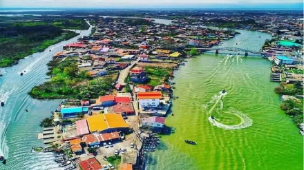 Cihên balkêş li Bendera Enzelî li bakurê Îranê