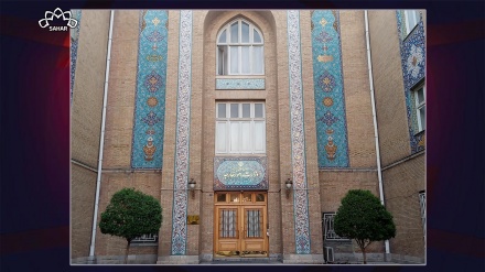 İran əleyhinə sanksiyaların ardınca İngiltərənin ali rütbəli diplomatı XİN-nə çağırılıb