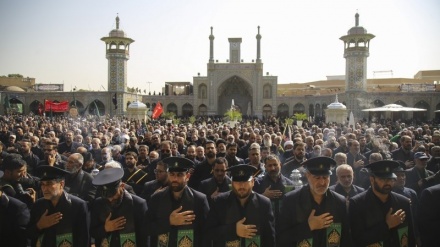 حضرت معصومہ (س)  کی شہادت کی مناسبت سے  حرم مطہر کےمتولیوں،خادموں اور عوام کی عزاداری