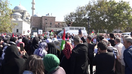 Türk halkı istanbul eminönü meydanında filistinin yanında olduklarını belirten bir miting düzenledi