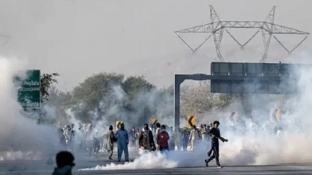  اسلام آباد کے ڈی چوک پر رینجرز اور پی ٹی آئی کے مظاہرین میں آنکھ مچولی کا سلسلہ جاری 