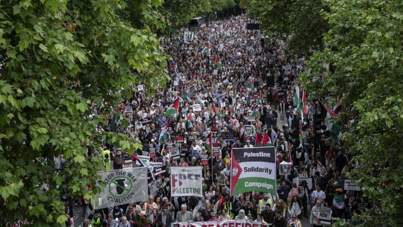 BRITANSKI DEMONSTRANTI TRAŽILI SU POTPUNI EMBARGO NA ORUŽJE IZRAELU