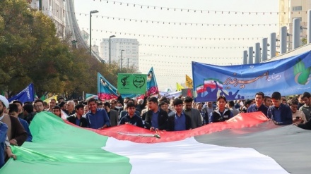 ١٣ی گەڵاڕیزان؛ ڕۆژی بەرەنگاربوونەوەی ئیستکباری جیهانی